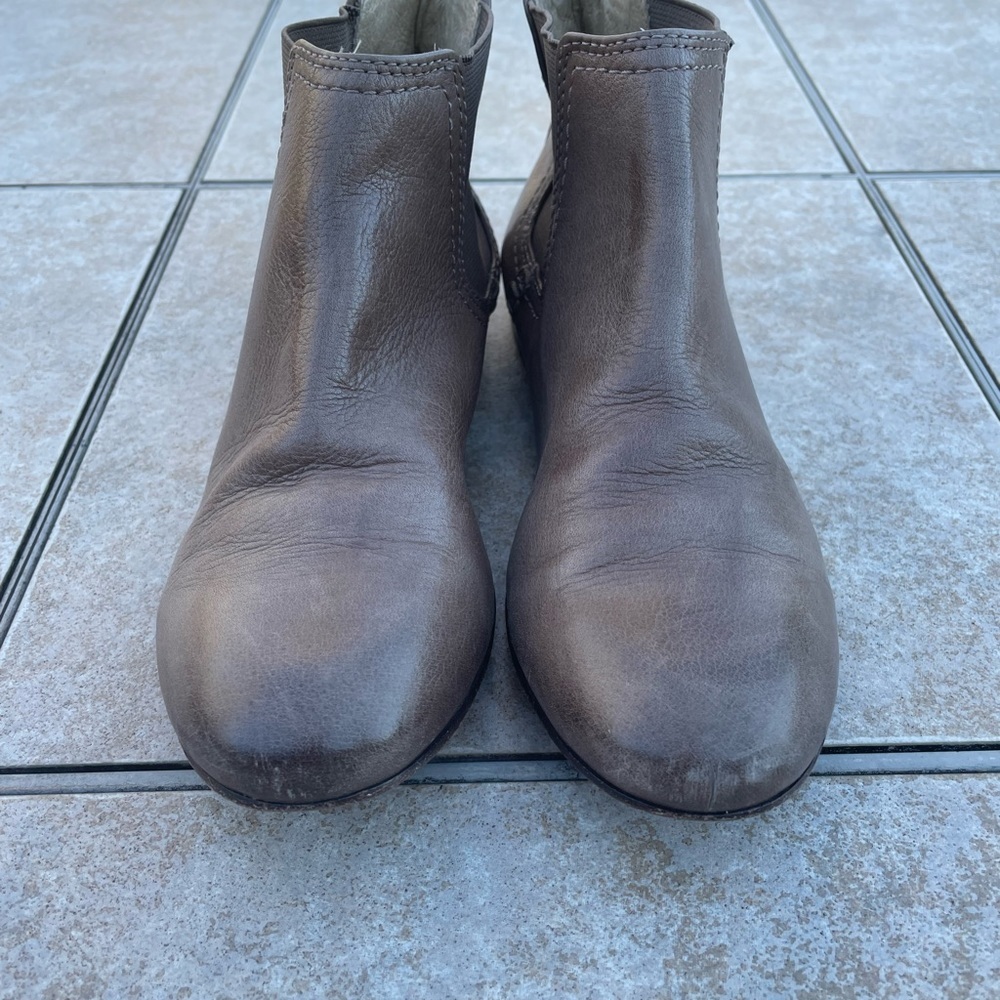Frye Jillian Chelsea boots - Picture 2 of 11